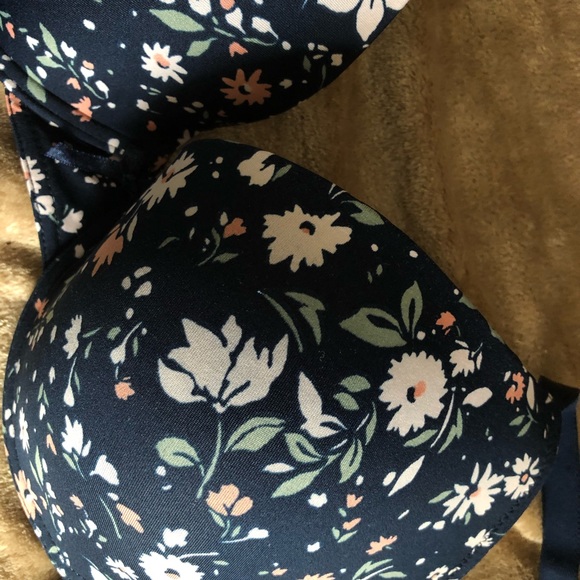 ๐2-for-1 floral bras - Picture 2 of 10